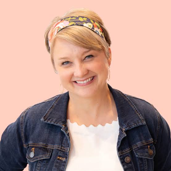 Photo of Sarah MacKenzie